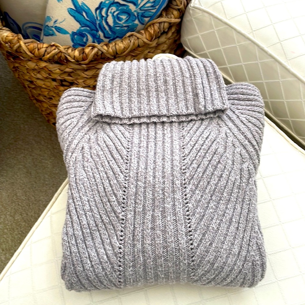 Sundance Ladies Size (XS) 0-2, slate gray turtleneck sweater